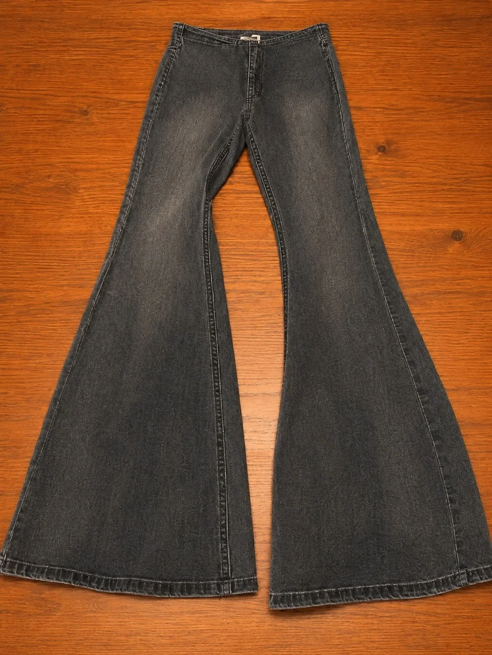 Free People Retro 70s Vibe Pull-On Flare Jeans – Faded Black – Size 29
